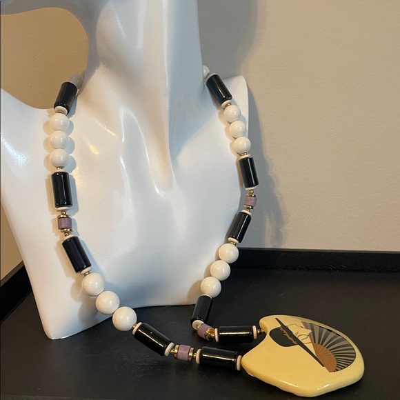 1980’s Japan Ceramic Art Deco Style Lady Pendant Necklace - Picture 4 of 11